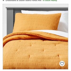 NWT Pillowfort Full/Queen comforter with 2 pillow shams.